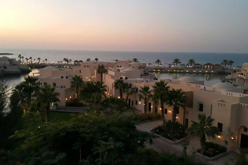 With 2 Bedrooms Sea View And Garden With Private Pool