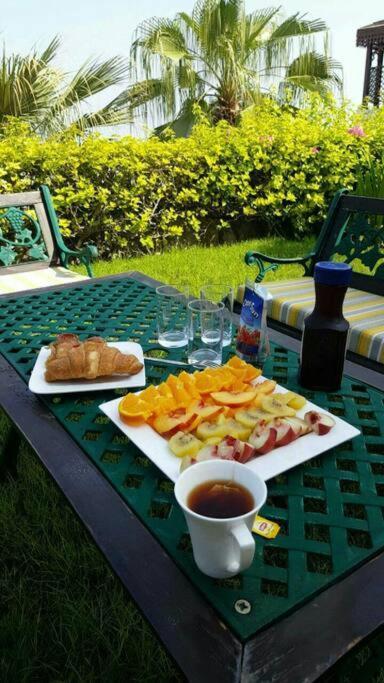 With 2 Bedrooms Sea View And Garden With Private Pool *