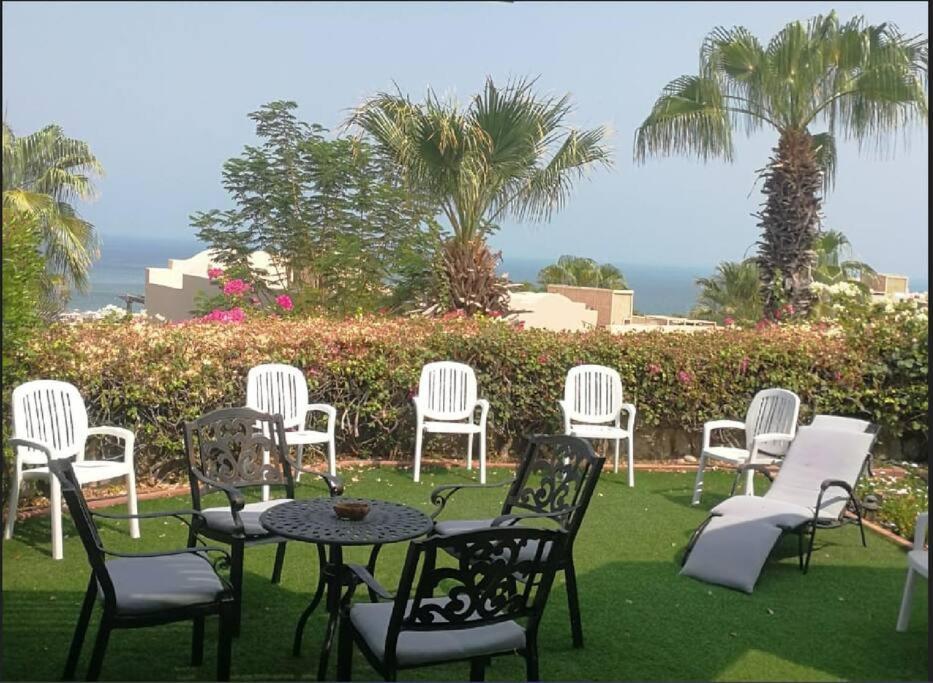With 2 Bedrooms Sea View And Garden With Private Pool