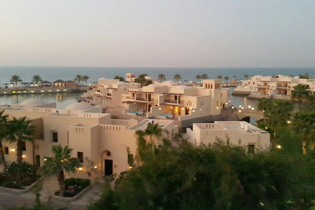 With 2 Bedrooms Sea View And Garden With Private Pool * Ras al-Khaimah