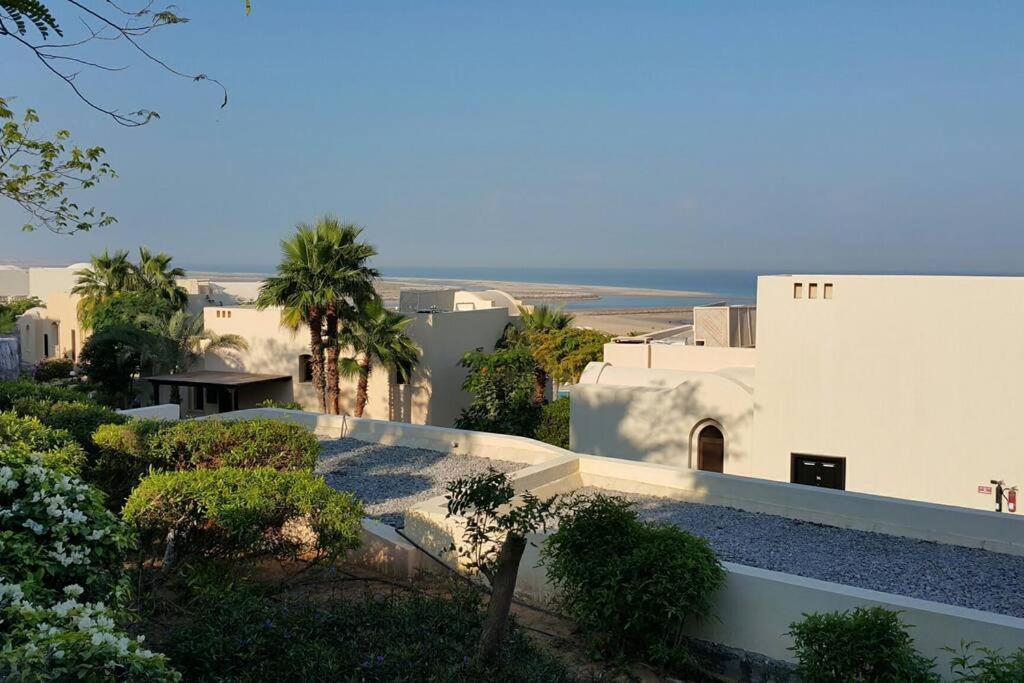 With 2 Bedrooms Sea View And Garden With Private Pool * Ras al-Khaimah