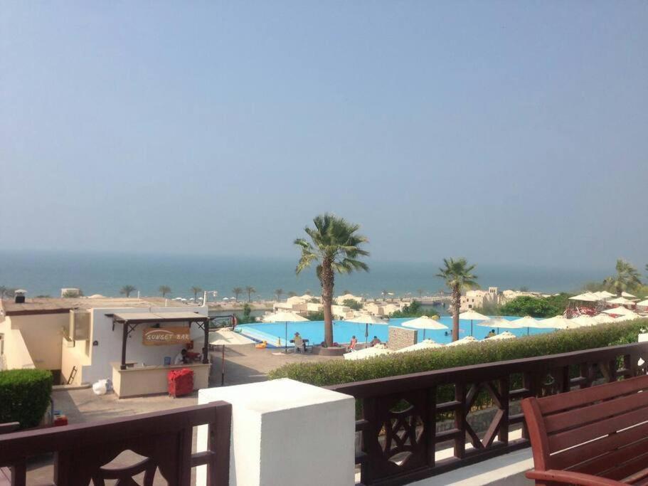 With 2 Bedrooms Sea View And Garden With Private Pool *