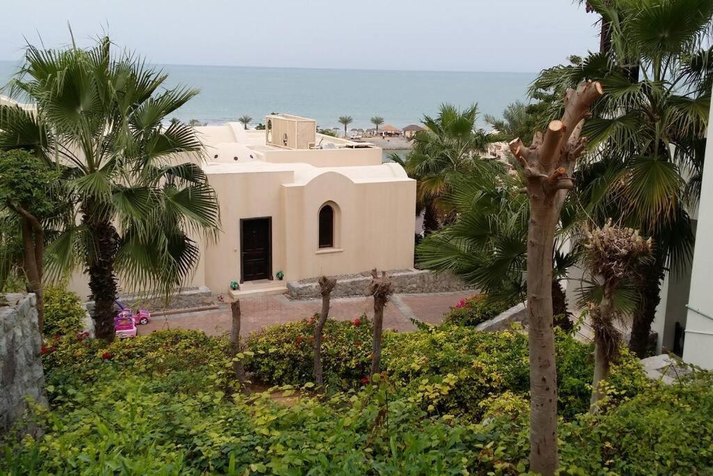 With 2 Bedrooms Sea View And Garden With Private Pool * Ras al-Khaimah