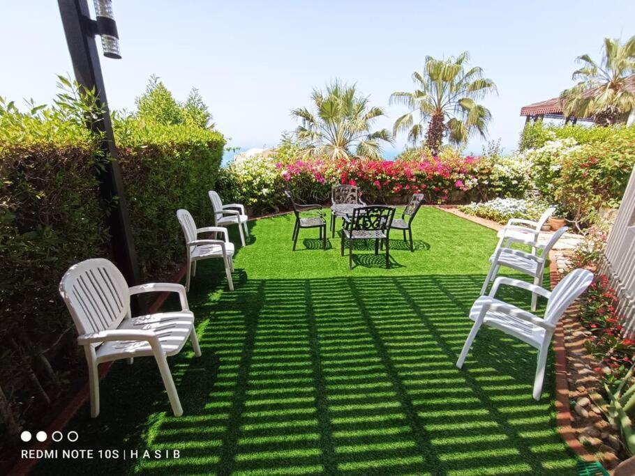 With 2 Bedrooms Sea View And Garden With Private Pool Holiday home *