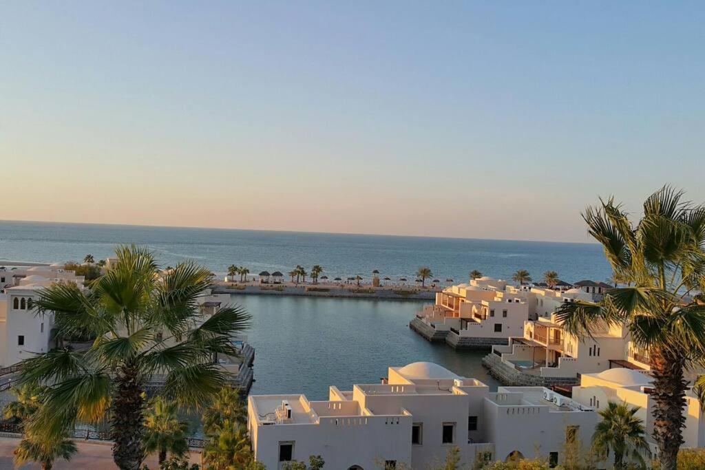 With 2 Bedrooms Sea View And Garden With Private Pool *